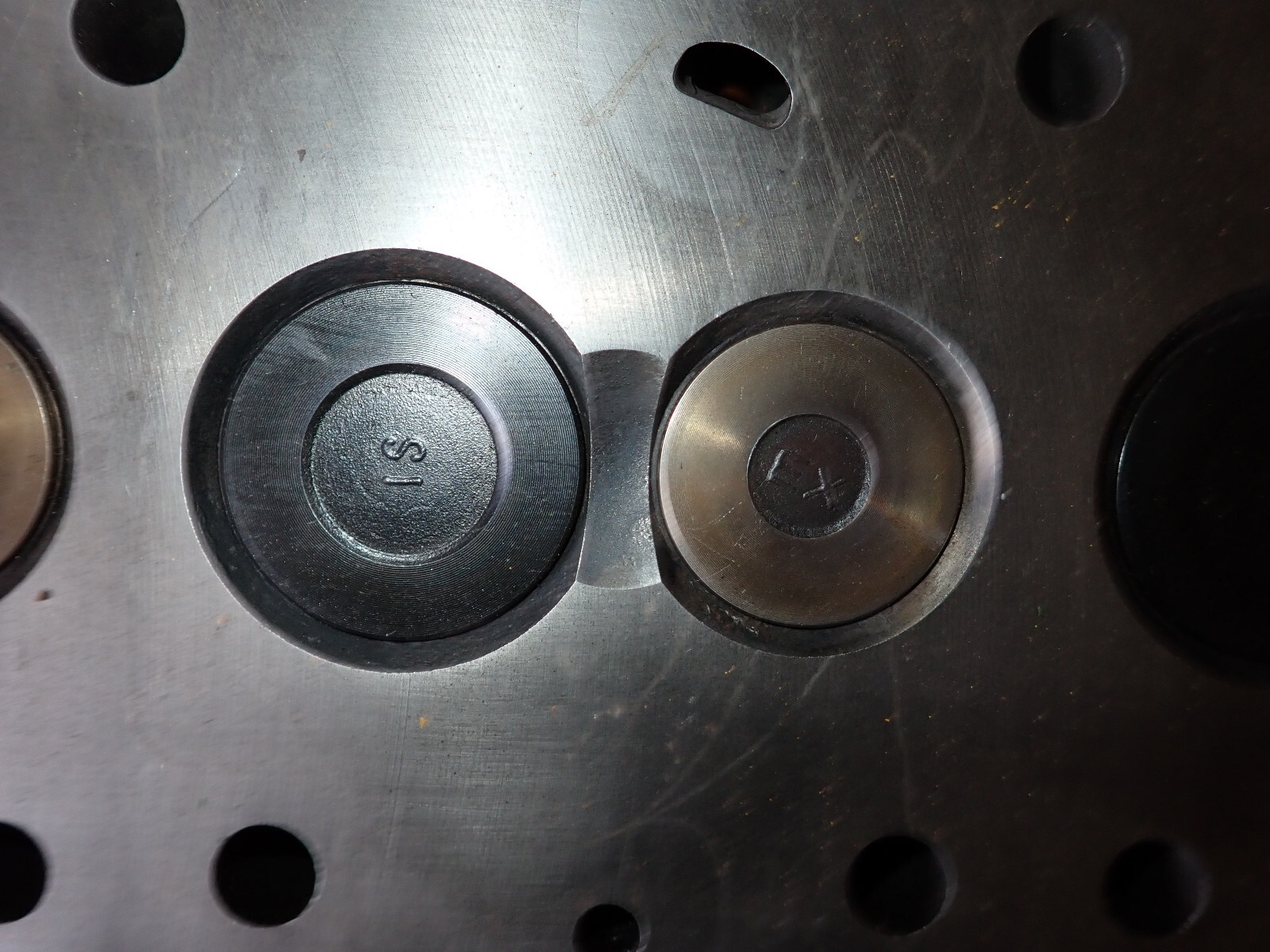 Cummins B3.3 Diesel Engine Cylinder Head 4989023 4989200 4989201 