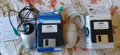 Konvolut 2 PC Mäuse Vintage APM Multimedia PS/2 mit Boxen