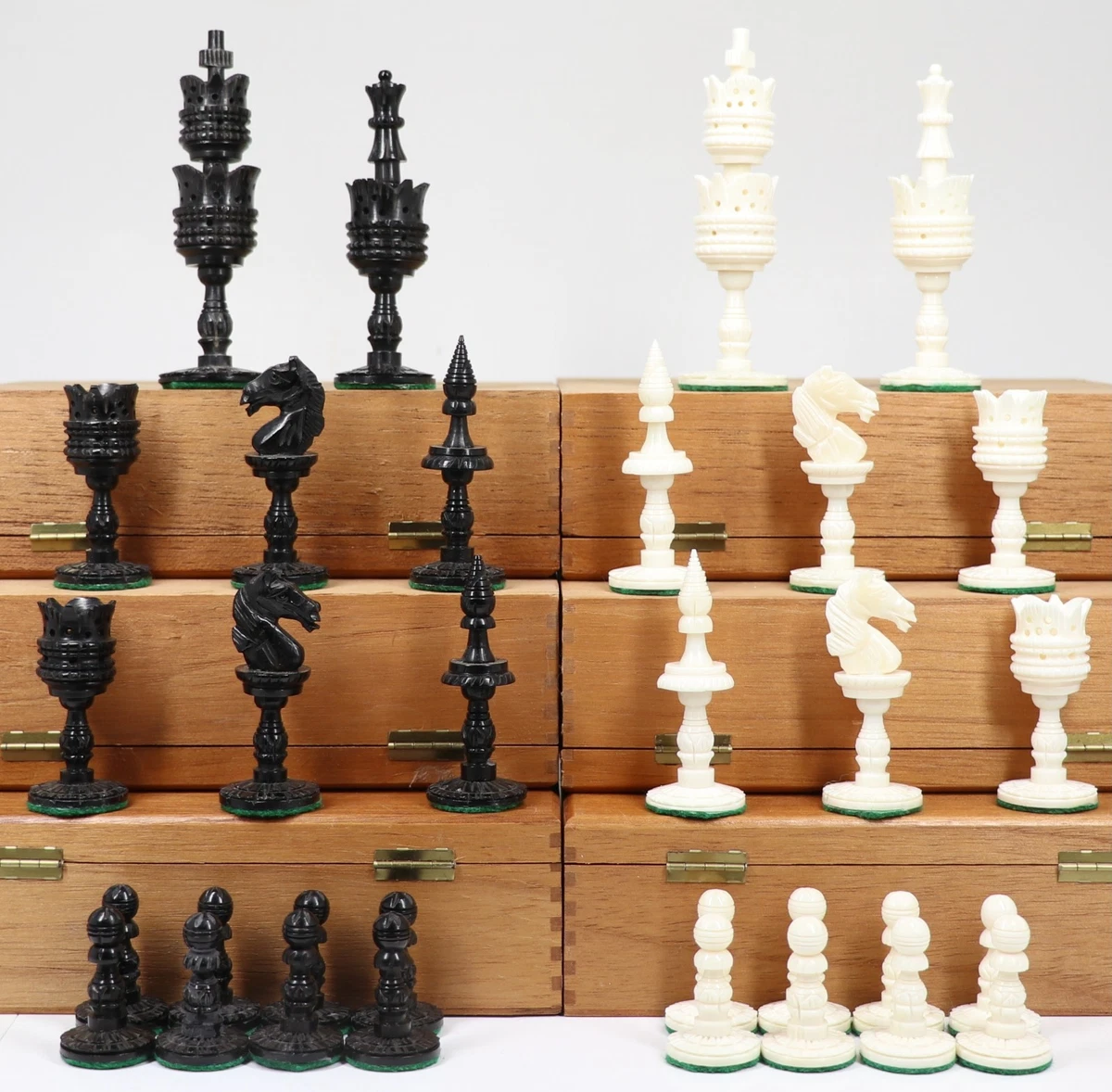 Jeu D'échecs Artisanal Ancien - Figurines En Os Thème Égypte Antique, Plateau Nacre 35x35cm