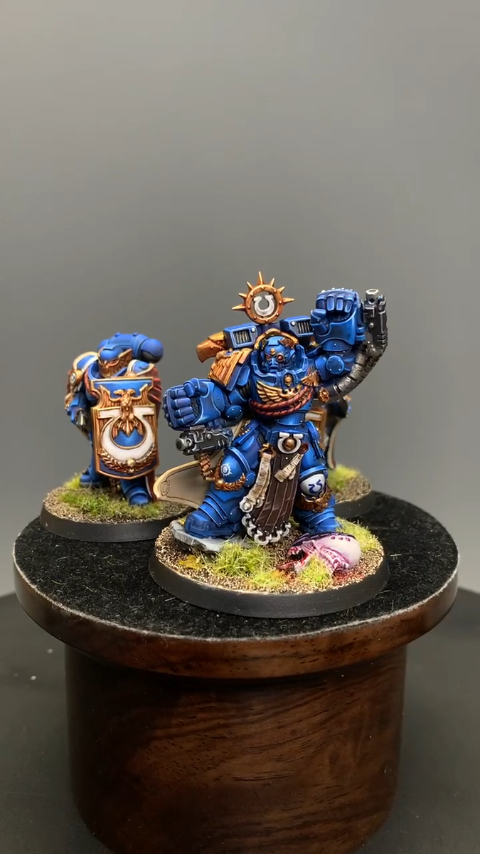 Space Marines - Ultramarines - Marneus Calgar avec Garde d'Honneur