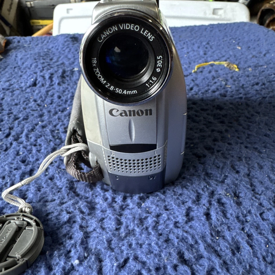 Canon ZR60 *UNTESTED* Charger Included Cam010 - Image 2 of 4