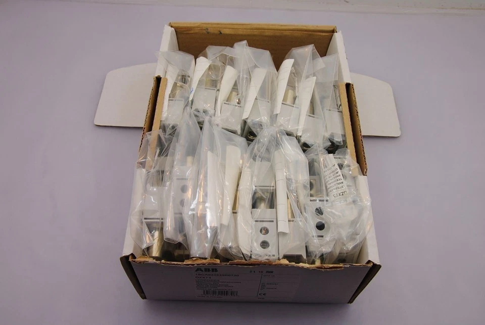 45x ABB 1SCA022639R0720 OZXT3 Terminal Set Clamp Breaker Expander 1 to 2 1/0 AWG - Image 3 of 4