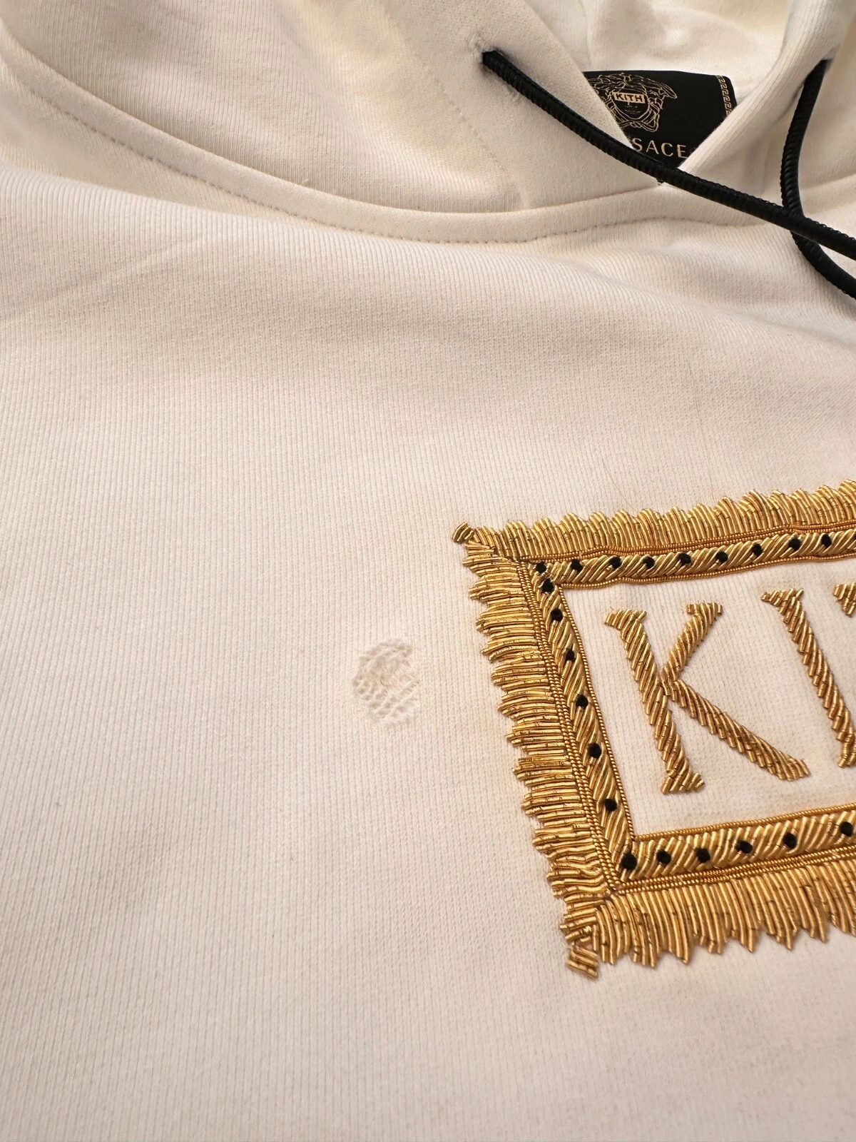 Rara e limitata felpa con cappuccio Versace x Kith oro bianco taglia M prezzo consigliato £ 1.110
