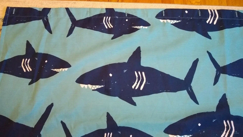 Cortina de ducha Shark de PillowFort para playa caprichosa turquesa Target Boys Foto 3 de 4
