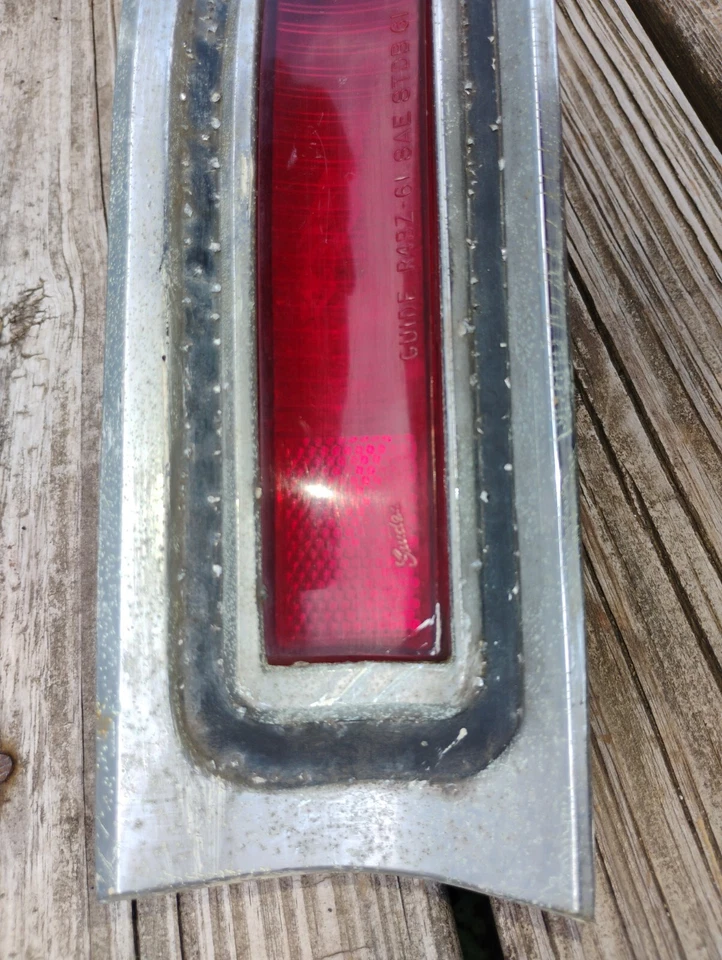 Luz trasera lateral del pasajero derecho Buick Special Skylark 1961-1962 original OEM  Foto 3 de 4