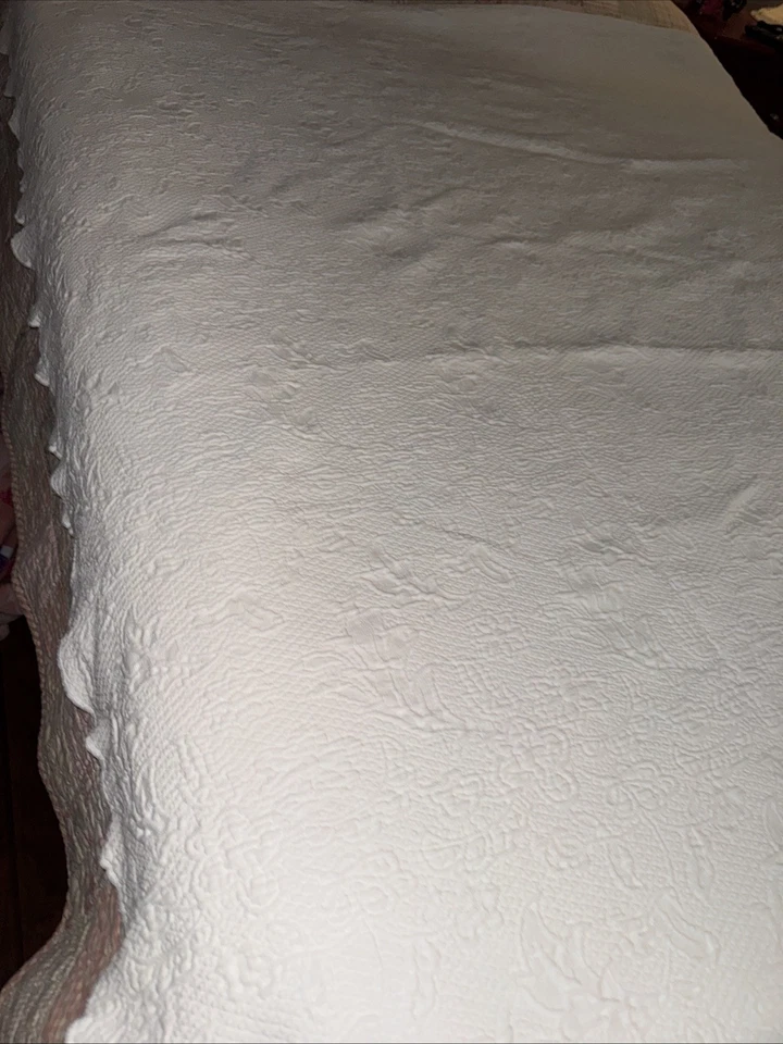 Vintage Classic JC Penny Home Matelasse Full Bedspread 80” x 82” White Textured - Image 4 of 4