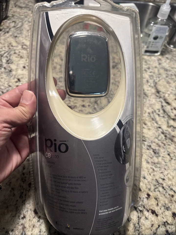 Vintage New Sealed 2005 Rio CE2100 MP3 Player 2.5 GB 625 Songs USB 2.0 NIB - Image 2 of 4