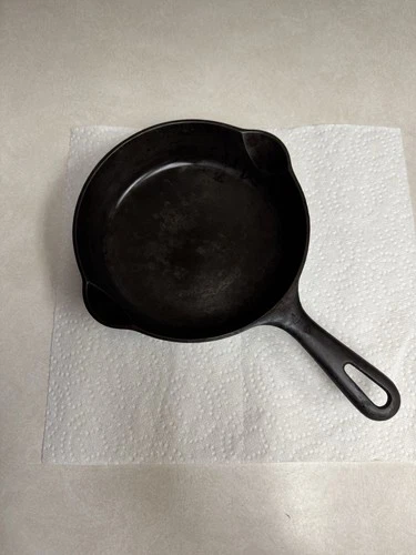 Griswold #4 702 C Cast Iron Skillet with Small Block Logo and Groove Handle