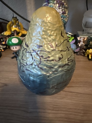 WDW Avatar Interactive Wrist Banshee Hatchling in Egg