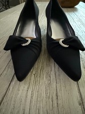 Stuart Weitzman kitten heel pump Size 8 US 