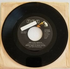 Daryl Hall John Oates "Head Above Water/Did It In A Minute" 45 RPM 7" Vinyl