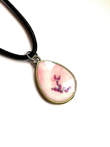 Ciondolo in resina colore bianco rosa collana donna fiore goccia cammeo piccolo - Foto 2 di 3