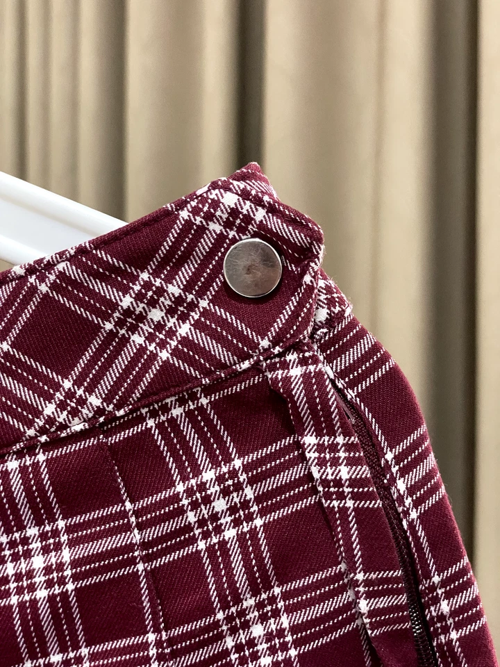 Vintage Women Short Skirt White Red Plaid Tartan Knit Pleated Schoolgirl size 8 - Image 2 of 4