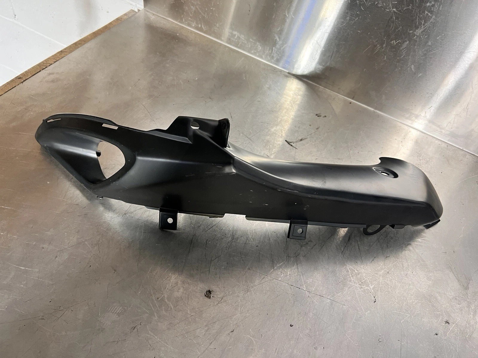 Suzuki GSXR1000 GSXR 1000 Intake Cover Cowl Fairing Plastics OEM K5 K6 Trim Part