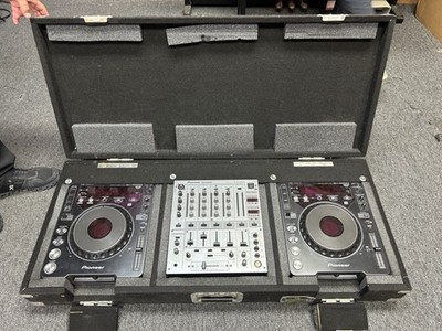 DJ Work Station (2x CDJ-1000MK2's, Pioneer DJM-600 High Fidelity Mixer) + Case