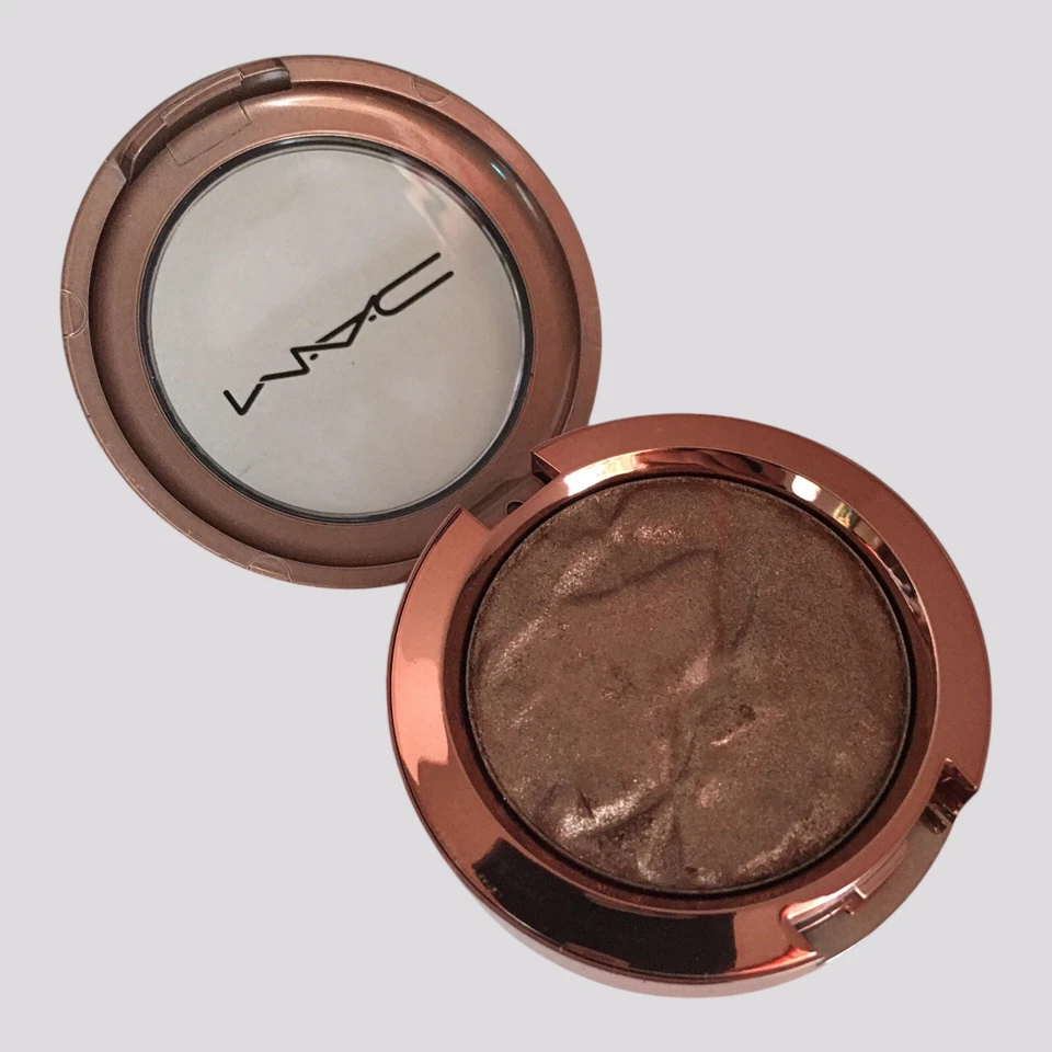 MAC Limited Edition FOILED EYESHADOW - Shade: MONACO-CO - 0.1oz/3g Made in Italy - Image 4 of 4