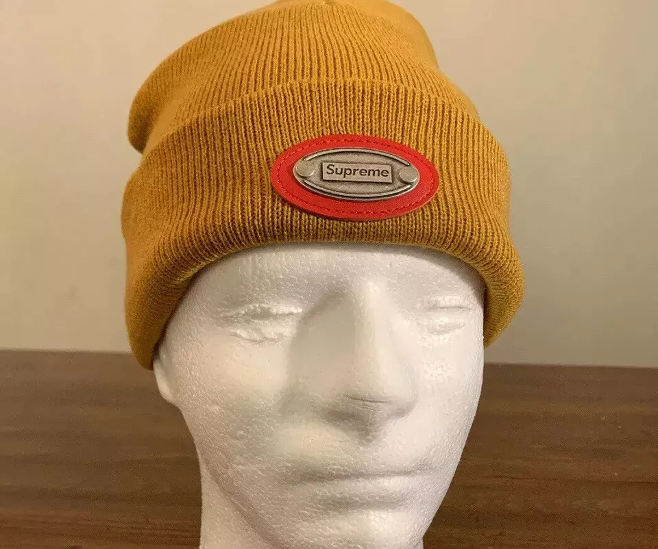SUPREME PLAQUE MÉTAL BONNET CANARD MARRON, OS FW19 NEUF (EN MAIN) AUTHENTIQUE