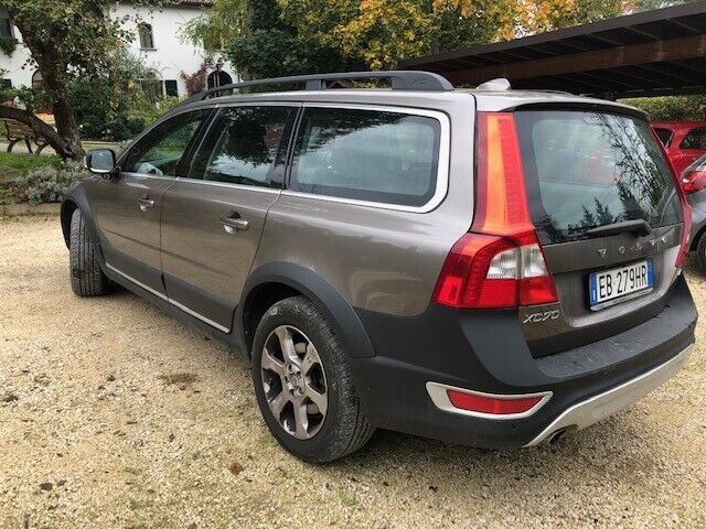 Foto 1 di 4