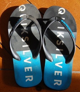 boys flip flops size 3