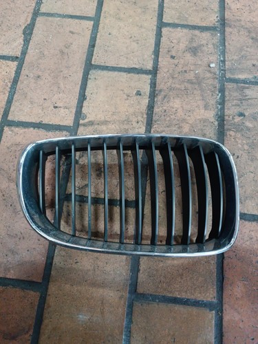 Original BMW 1er E87 E81 Kühlergrill Frontgrill Grill vorne rechts 7166440