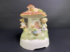 Vintage Mushroom School House Mice Musical Country Colico (Enesco 88236) Taiwan