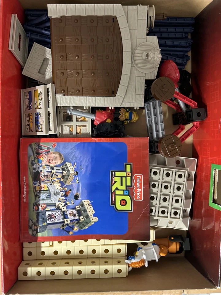 Kings Castle Fisher Price 三件套已发明,碎片缺失见图片! — 第 2/4 张图片