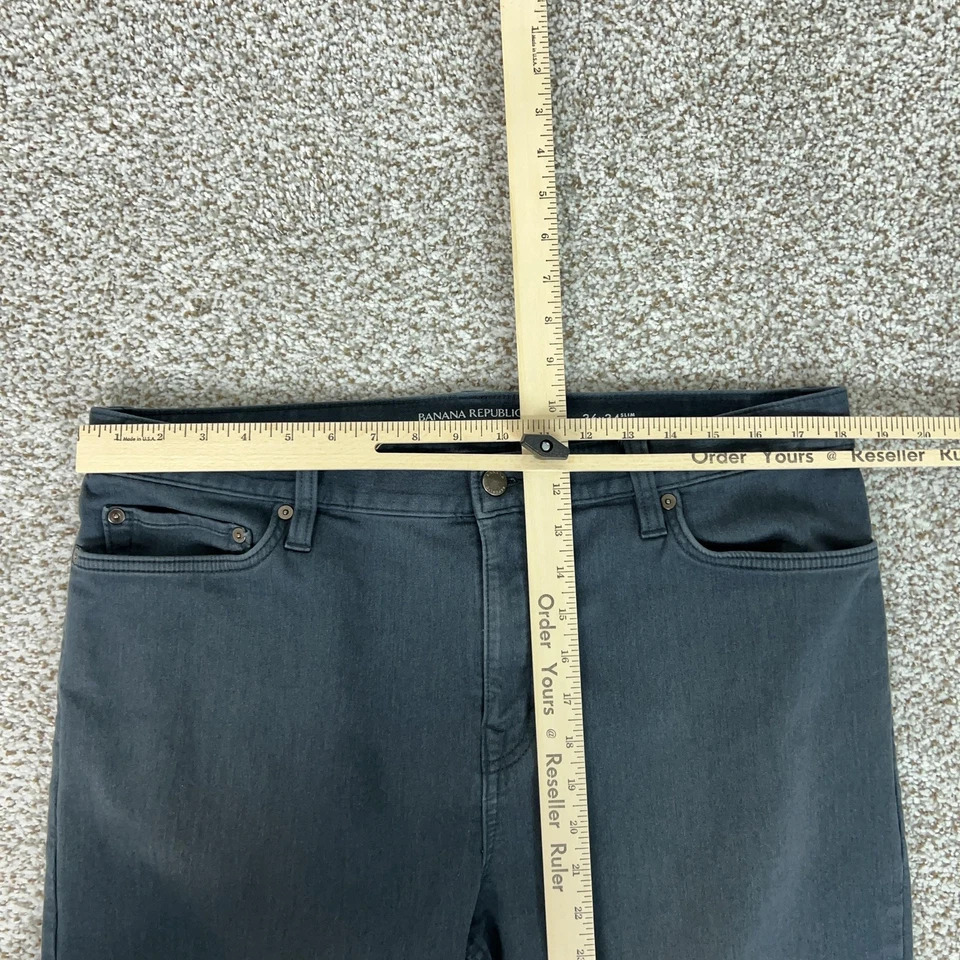 Pantalones de mezclilla elásticos calce ajustado gris viajero 36x34 Banana Republic para hombre Foto 3 de 4