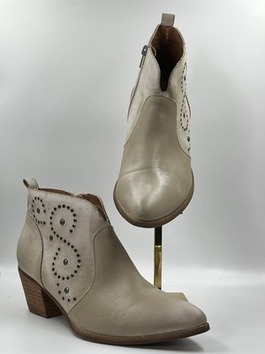 Mi.iM Women's  Posh  Ankle Bootie Western Grommet Zipper Beige Distressed Sz 10M