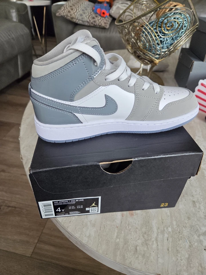Air Jordan 1 Mid White Cool Grey GS Foto 3 de 4