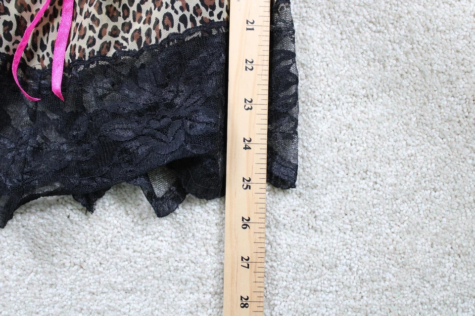 Lencería de encaje con estampado de leopardo mediano Rampage Chemise para mujer ropa de dormir rosa Foto 3 de 4