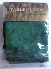 Bed Bath & Beyond Baroque Poinsettia 70” Round Green Tablecloth Christmas