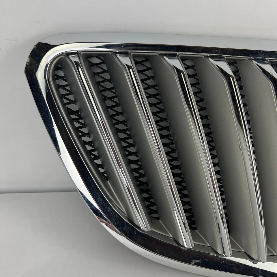 *PESTAÑAS ROTAS* OEM 2010 2011 2012 Buick LaCrosse parrilla delantera cromada 20925291 Foto 4 de 4