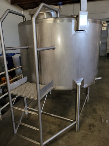 800 Gallon Stainless Steel Tanks 800 Gallon (2) Two excellent condition - Picture 3 of 13