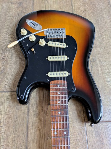 Fender Squier Strat Sunburst/Black/Cream w Alnico V PUP Upgrade + EXTRAS - Picture 9 of 24