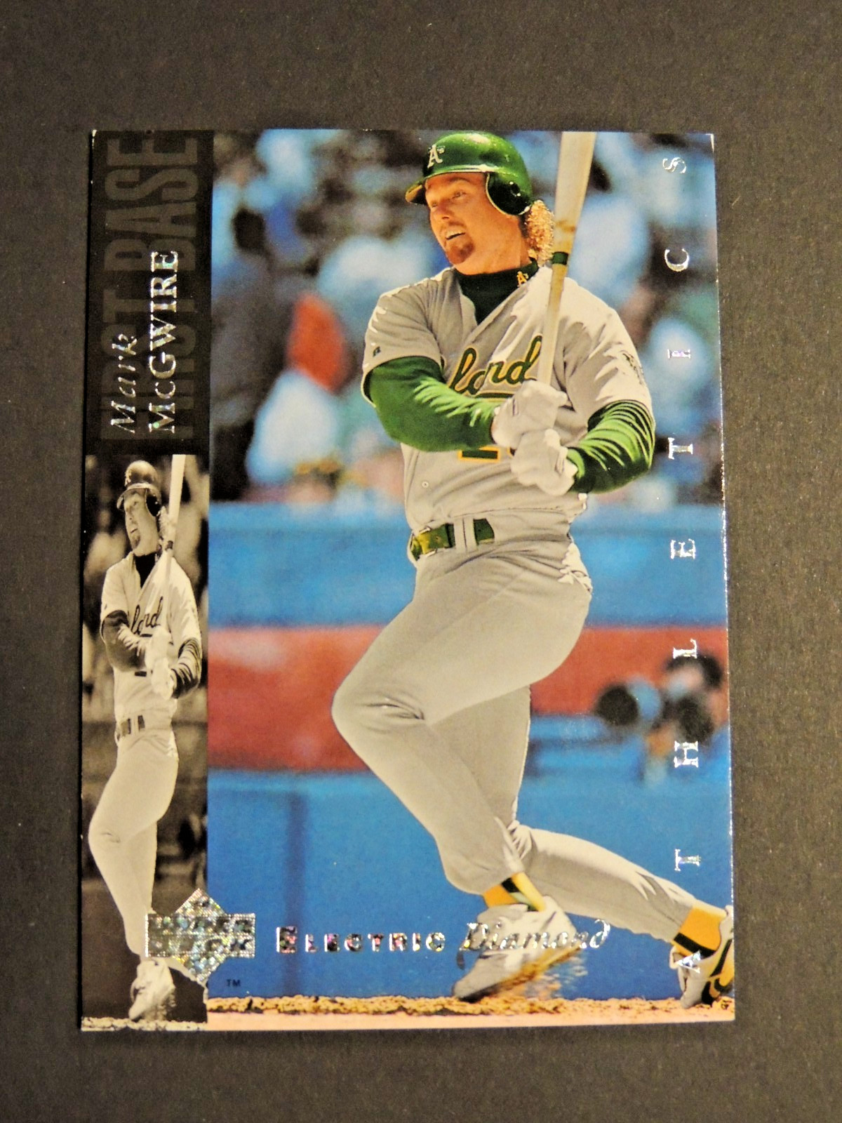 MARK McGWIRE 1994 UPPER DECK ELECTRIC DIAMOND CARD#67  ATHLETICS LEGEND