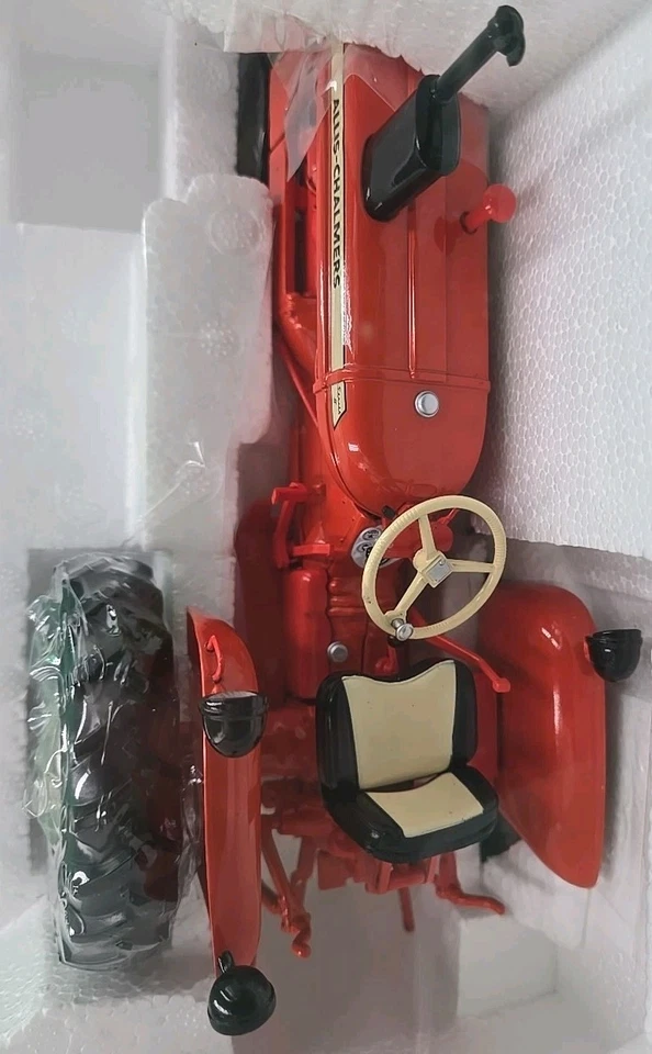 SpecCast Allis Chalmers D-15 Gas Tractor 1/16 Detailed Diecast Collectible NOS  - Image 3 of 4