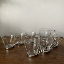 7 Tee-/Kaffeetassen aus Glas mit Metallhaltern Vitrosax usw. Konvolut. 