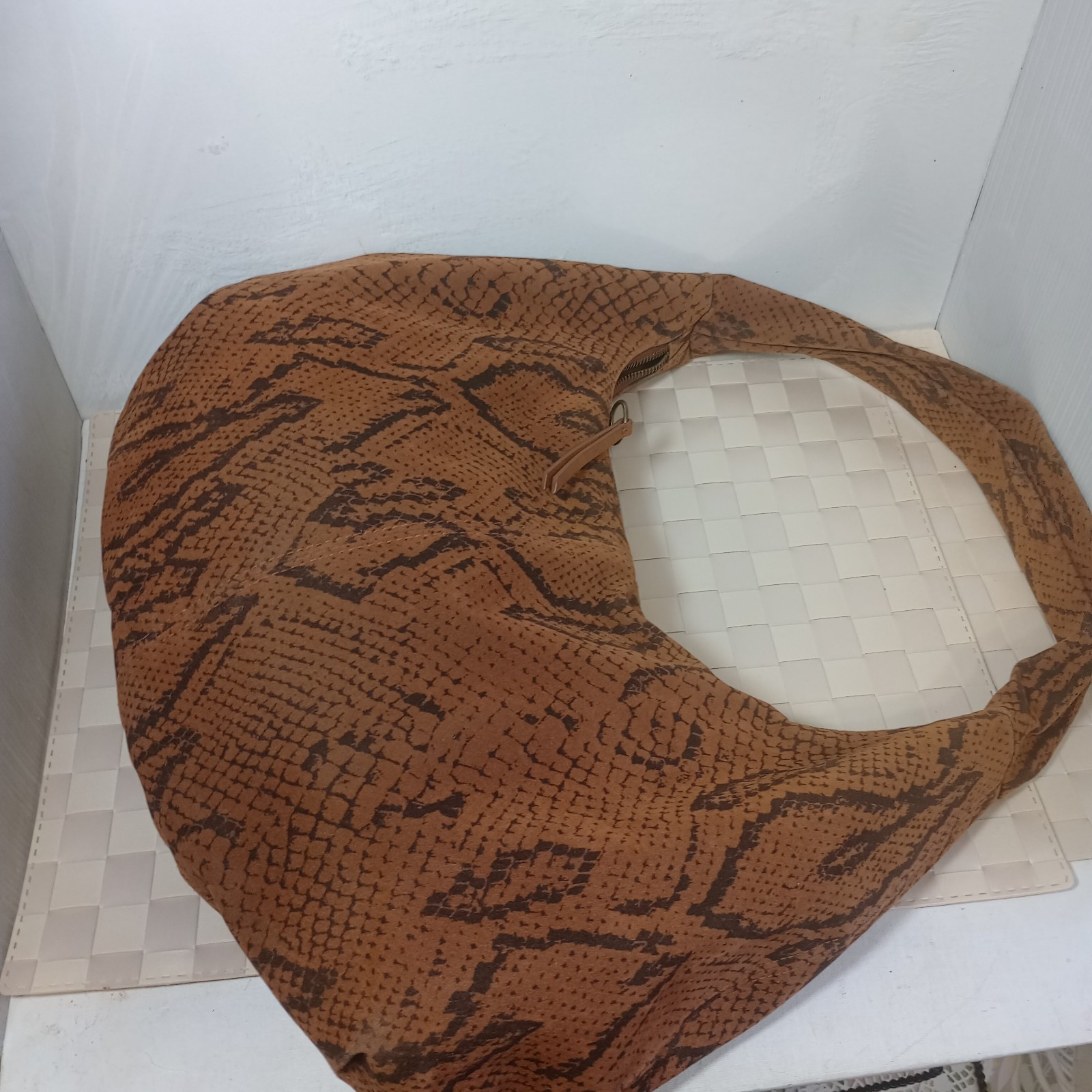 UNIVERSAL THREAD CANVAS SNAKESKIN ZIP CLOSURE HOB… - image 3