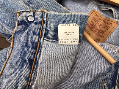 LEVI's Blue Denim Jean Trucker Jacket VINTAGE Sz. L Red LEVI's Blue Denim Jean Trucker Jacket VINTAGE Sz. L Red