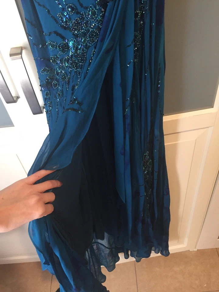 Vestido Sue Wong Azul Pavo Real Lentejuelas Abertura Alta Sin Mangas EE. UU. 4 Foto 3 de 4