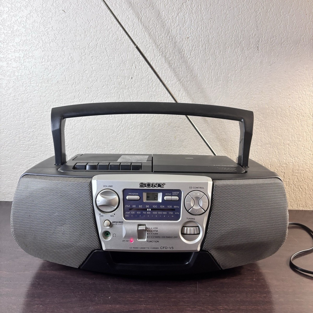 SONY ポータブルCDプレーヤー MEGA BASS Sony CFD-V5 CD/Radio/Cassette-Recorder Mega Bass Boombox Only
