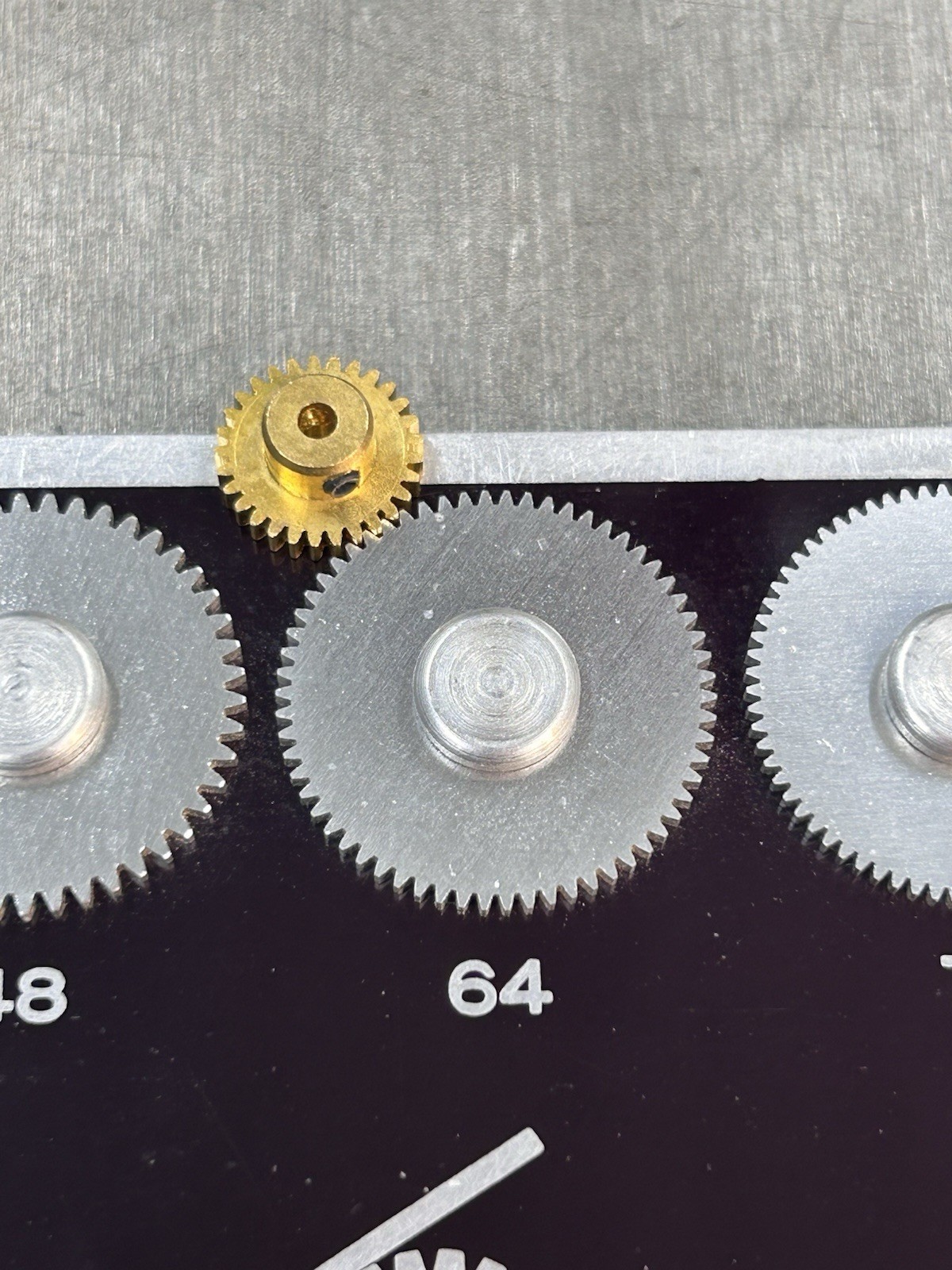 QTY 1 TRADESHIP 64 PITCH BRASS PINION GEAR 29 TEETH TOOTH SLOT CAR .091” BORE