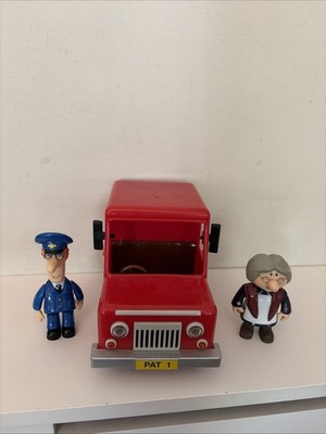 Postman Pat & Mrs Goggins Figure & Red 2003 ER PLC Royal Mail Van Pat1 Friction