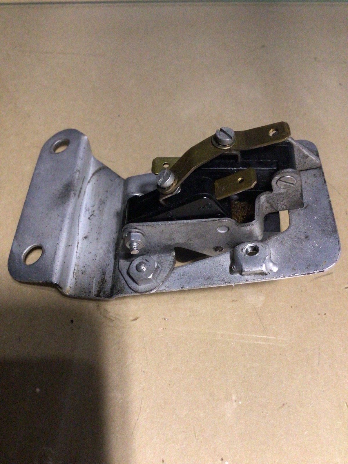 1966 - 1980 Rolls Royce Silver Shadow Wraith II Front Right Door Lock Switch
