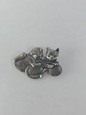 Vintage 1995 Danforth Pewter Two Cats Playing With Yarn Brooch Pin Made in USA