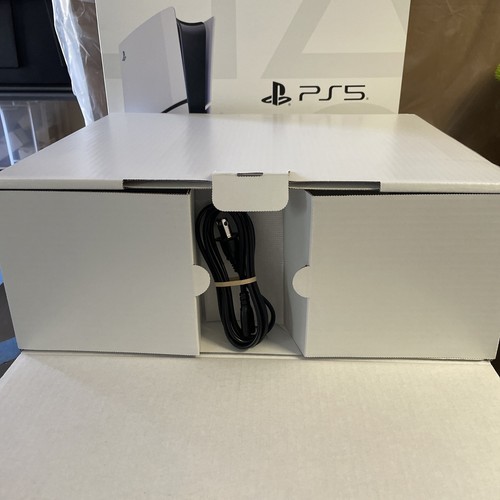 Sony PlayStation 5 Slim Console (White) - Picture 4 of 6