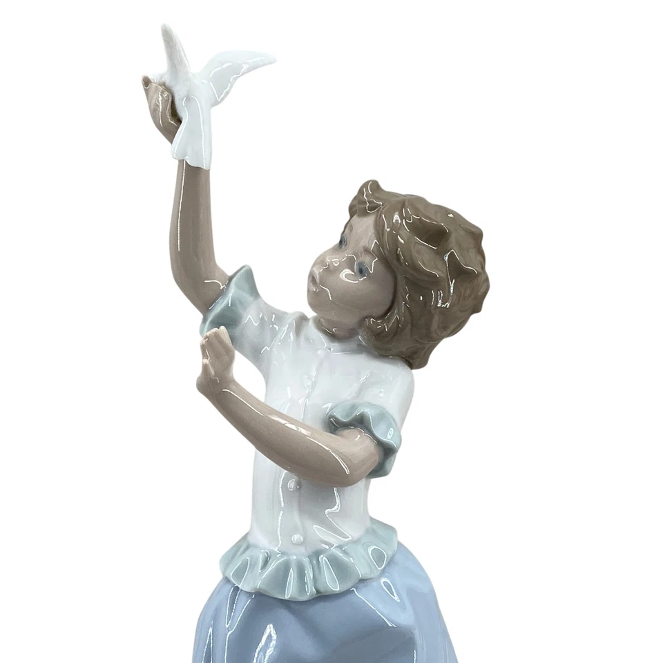 Lladro NAO Porcelain Figurine Girl with Dove 10" Tall Decor Art Vintage 1987 - Image 3 of 4