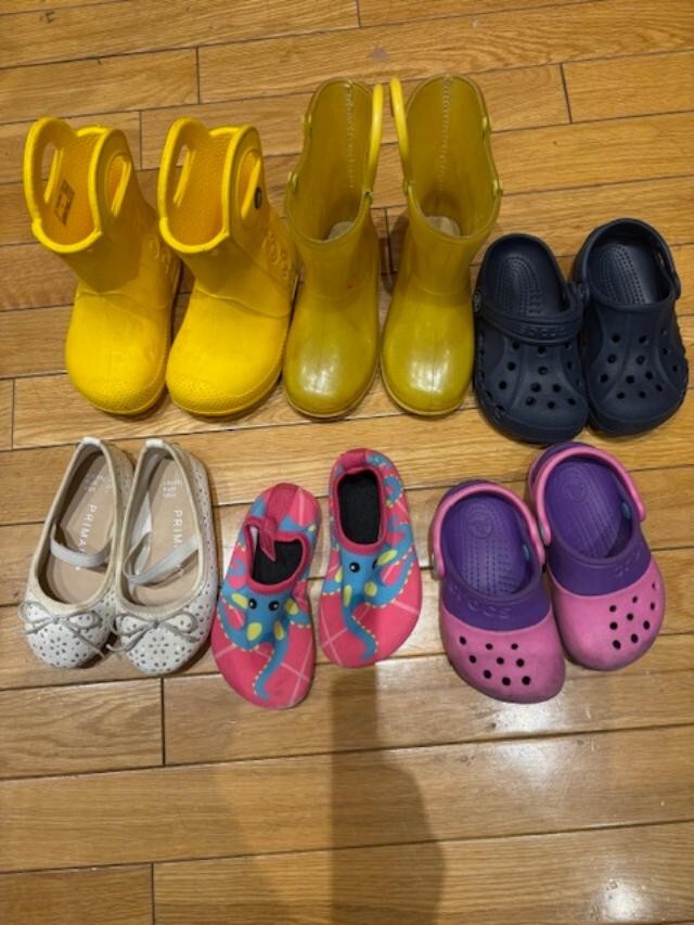 Lotto 7 paia di scarpe bambino crocks stivali da pioggia scarpe da acqua sandali tg.6 7