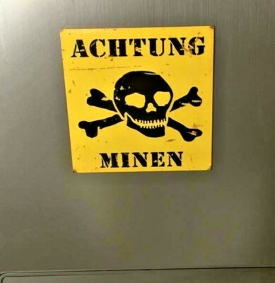 Kühlschrank Magnet: Achtung Minen Skull 7x7 cm Magnetschild Cooler 