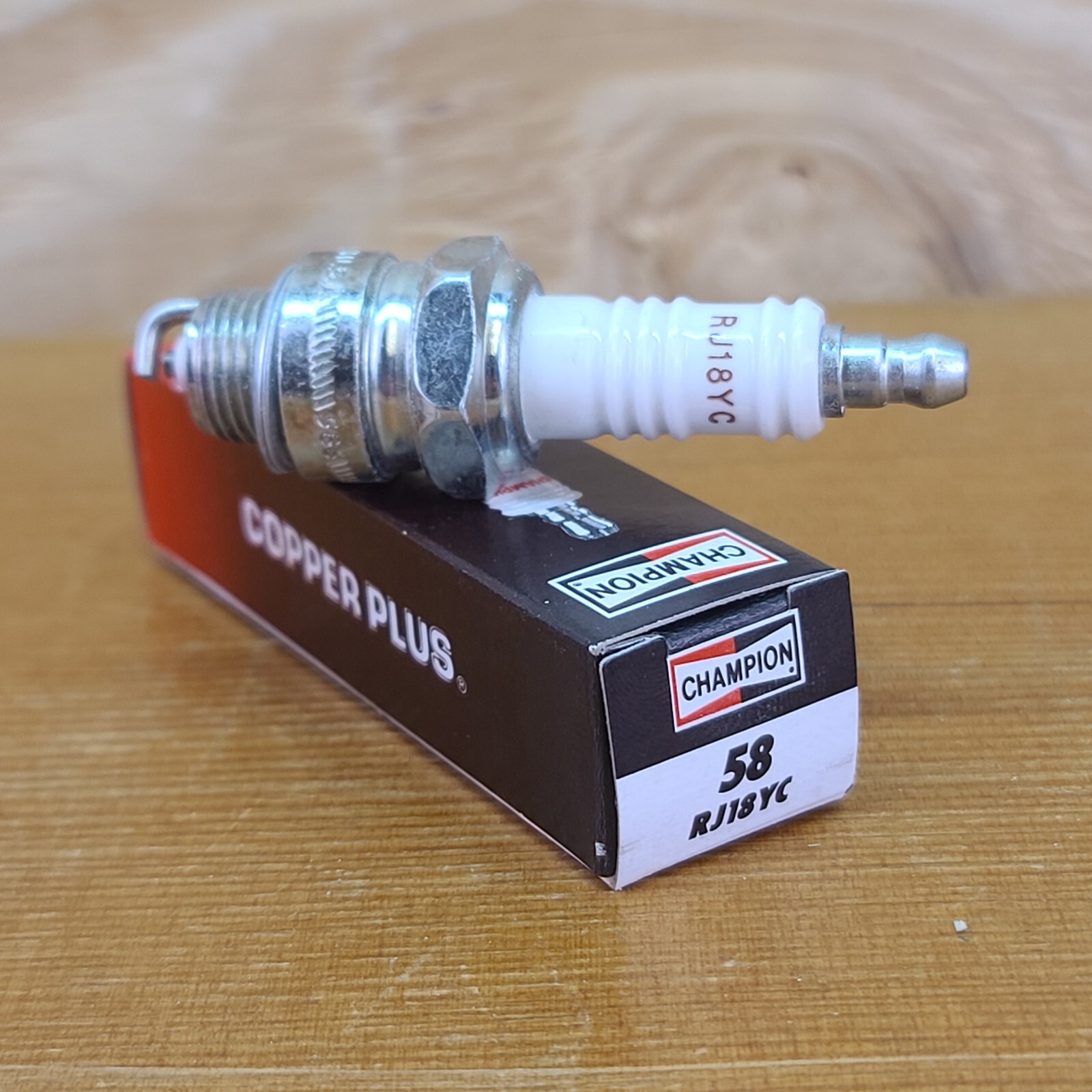 8 X Vintage 1992 NOS  Champion Copper Plus Spark Plugs 58 RJ18YC Made in USA